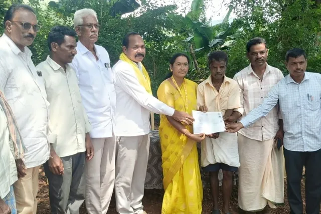 ముంచంగిపుట్టు లో నూతన పట్టాదారు పాస్‌పుస్తకాలు పంపిణీ