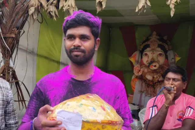 లక్కీ డ్రాలో 10 కిలోల లడ్డూ కైవసం
