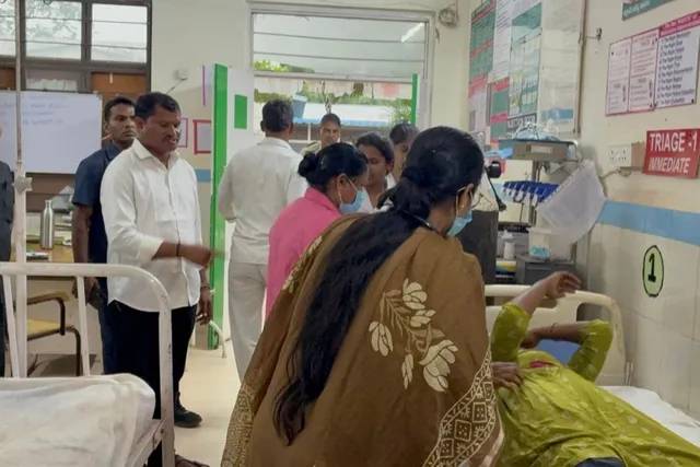 ప్రమాదంలో గాయపడిన కూలీలను ఆసుపత్రికి తరలించిన ఎమ్మెల్యే