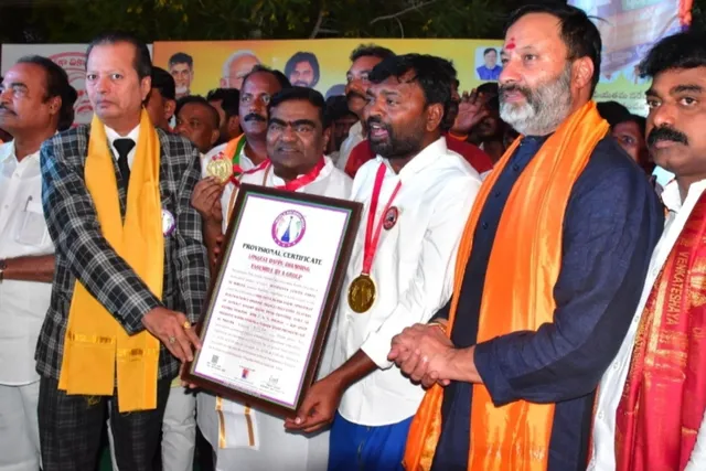 మోడీ పాలనకు డప్పు కళాకారుల ప్రపంచ రికార్డు అంకితం మోడీ పాలనకు డప్పు కళాకారుల ప్రపంచ రికార్డు అంకితం