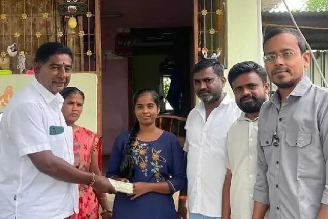 నిరుపేద ప్రతిభకు గల్ఫ్ కార్మికుల ఆర్థిక సహాయం