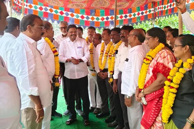 కొవ్వూరులో న్యాయవాదుల రిలే నిరాహార దీక్ష శిబిరం కొవ్వూరులో న్యాయవాదుల రిలే నిరాహార దీక్ష శిబిరం