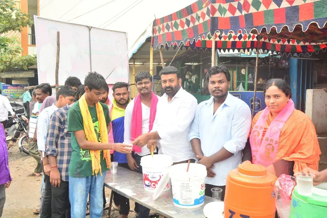 ఖమ్మంలో భక్తులకు మజ్జిగ, నీటి సరఫరా