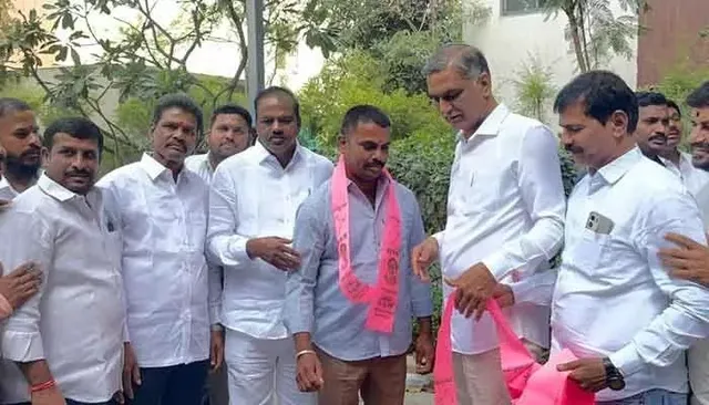 కాంగ్రెస్ నుండి బీఆర్‌ఎస్‌లోకి భారీ చేరికలు
