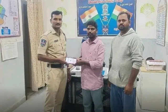 పోగొట్టుకున్న మొబైల్ సీఈఐఆర్ పోస్టర్ ద్వారా రికవరీ పోగొట్టుకున్న మొబైల్ సీఈఐఆర్ పోస్టర్ ద్వారా రికవరీ