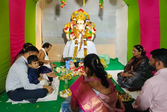 అన్న వితరణ కార్యక్రమంలో పాల్గొన్న గుంటూరు డిఆర్ఎం