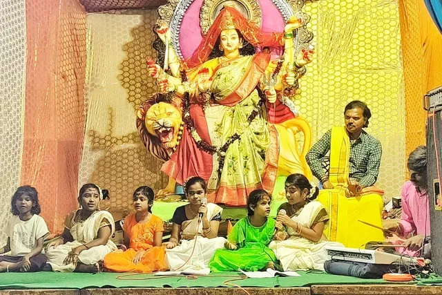 మూన్ లైట్ యూత్ అసోసియేషన్ ఆధ్వర్యంలో భక్తి గీతాలు మూన్ లైట్ యూత్ అసోసియేషన్ ఆధ్వర్యంలో భక్తి గీతాలు