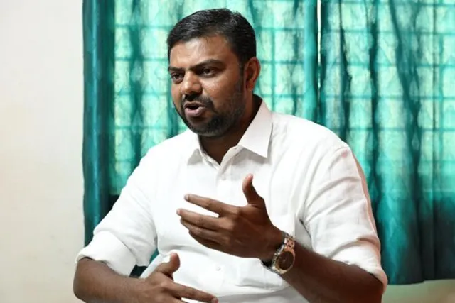 ஆம்னி பேருந்து கட்டணக் கொள்ளை.. நெல்லை முபாரக் சாடல் ஆம்னி பேருந்து கட்டணக் கொள்ளை.. நெல்லை முபாரக் சாடல்