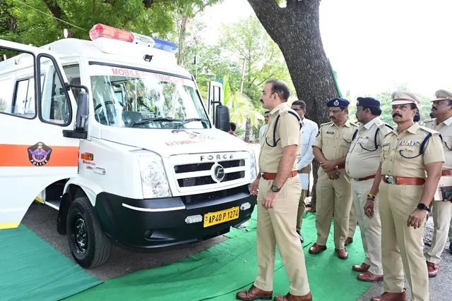 మొబైల్ ఫోరెన్సిక్ వాహనాన్ని ప్రారంభించిన ఎస్పీ తుషార్ డూడి