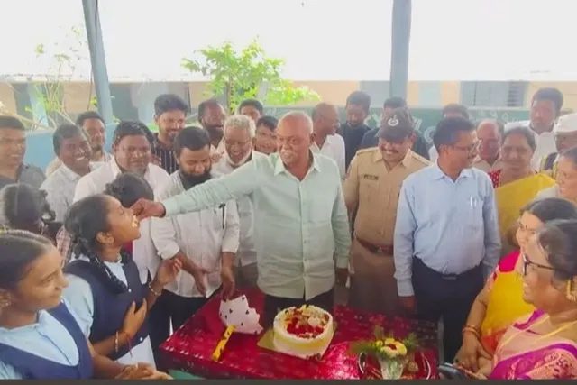 విద్యార్థులతో జన్మదిన వేడుకల్లో ఎమ్మెల్యే ప్రేమ్ సాగర్ రావు