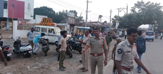పాయకరావుపేటలో సీఐ వినోద్ బాబు ఆధ్వర్యంలో విస్తృత తనిఖీలు