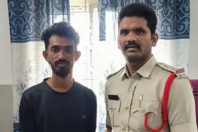 పోగొట్టుకున్న ఫోన్‌ బాధితుడికి అందజేత