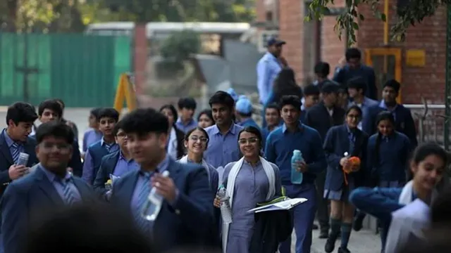 CBSE 10వ తరగతి విద్యార్థులకు ఊరట.. పాత పాస్ మార్కుల విధానమే అమలు