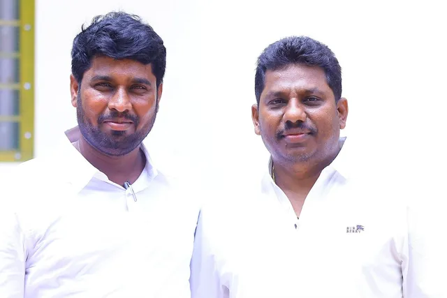అగ్నిప్రమాద బాధితులకు అండగా నిలిచిన యువకులు అగ్నిప్రమాద బాధితులకు అండగా నిలిచిన యువకులు