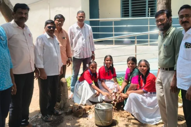 రెంజర్ల జడ్పీహెచ్ఎస్ లో ఏక్ పేడ్ మాకే నామ్ కార్యక్రమం