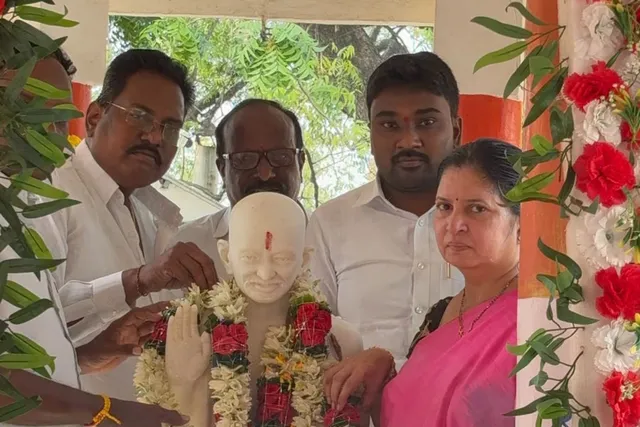 గాంధీజీ ఆశయ సాధనకు ప్రతి ఒక్కరు కృషి చేయాలి - చైర్ పర్సన్