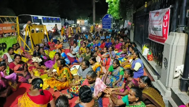 கரூரில் தூய்மைப் பணியாளர்கள் 4வது நாளாகக் காத்திருப்புப் போராட்டம்!