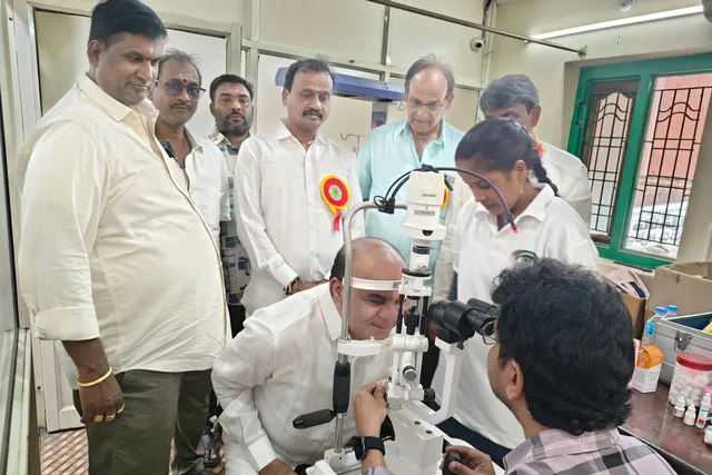 అశ్వారావుపేటలో ఉచిత కంటి వైద్య శిబిరాన్ని సందర్శించిన మెచ్చా నాగేశ్వరరావు అశ్వారావుపేటలో ఉచిత కంటి వైద్య శిబిరాన్ని సందర్శించిన మెచ్చా నాగేశ్వరరావు