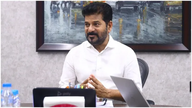 ఆస్పత్రులు పూర్తయ్యేలోపే సిబ్బంది సిద్ధంగా ఉండాలి: రేవంత్ రెడ్డి