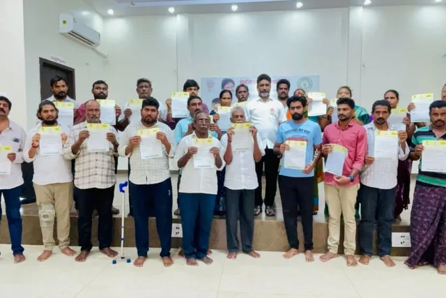 సీఎం రిలీఫ్ ఫండ్ చెక్కుల పంపిణీ