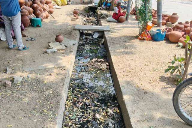 మునిసిపాలిటీలో తూతూ మంత్రంగా డ్రైనేజీ పనులు