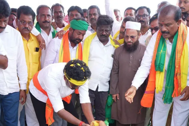 మడకశిరలో అభివృద్ధి పనులకు భూమి పూజ