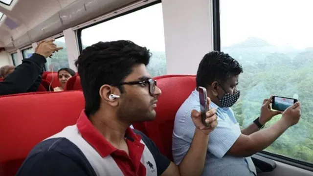 மதுரை-குருவாயூர் விரைவு ரயிலில் முதல்முறையாக இணைக்கப்படும் விஸ்டாடோம் பெட்டி