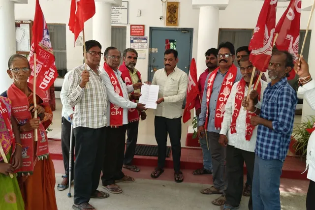ఎన్నికల కమిషనర్ రాజీనామా చేయాలి..సిపిఐ ఎన్నికల కమిషనర్ రాజీనామా చేయాలి..సిపిఐ