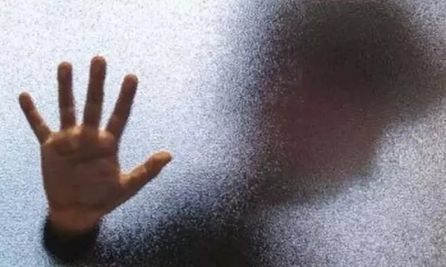 కదులుతున్న బస్సులో 16 ఏళ్ల బాలుడిపై అత్యాచారం