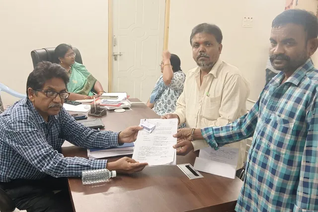 గజపతినగరం ఎంపీటీసీ అభ్యర్థిగా అట్టాడ ఆదినారాయణ నామినేషన్ గజపతినగరం ఎంపీటీసీ అభ్యర్థిగా అట్టాడ ఆదినారాయణ నామినేషన్