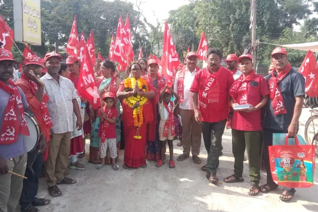 56వ డివిజన్ లో జోరుగా సిపిఎం అభ్యర్థి ఇంటింటి ప్రచారం