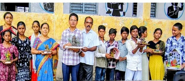 మట్టి గణపతులు చేసిన విద్యార్థులు