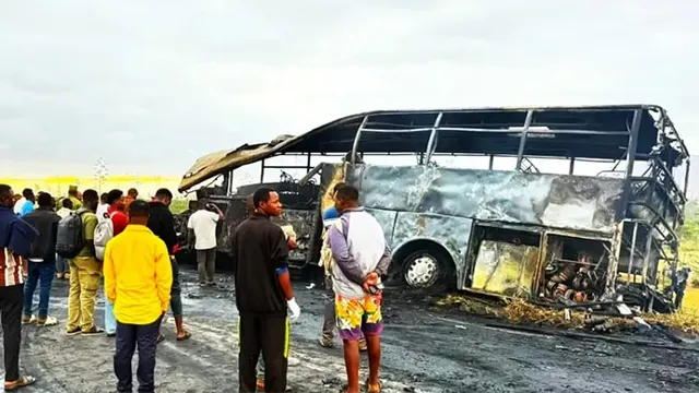 தான்சானியாவில் லாரி மீது பஸ் மோதி கோர விபத்து: 28 பேர் உயிரிழப்பு