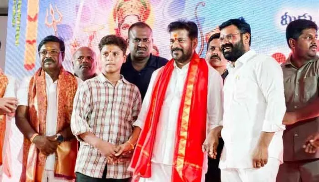 సీఎం రేవంత్ రెడ్డిని కలిసిన కోన రాజశేఖర్