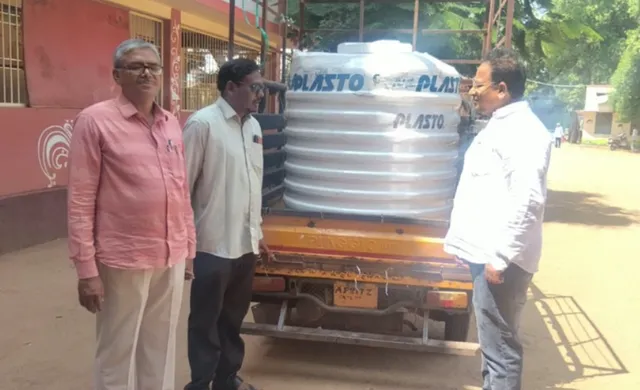 పాఠశాలకు వాటర్ ట్యాంక్‌ అందజేత
