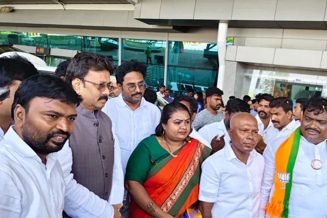 తంబళ్లపల్లె డప్పు కళాకారులకు పీట్ల అంజలి కృతజ్ఞతలు