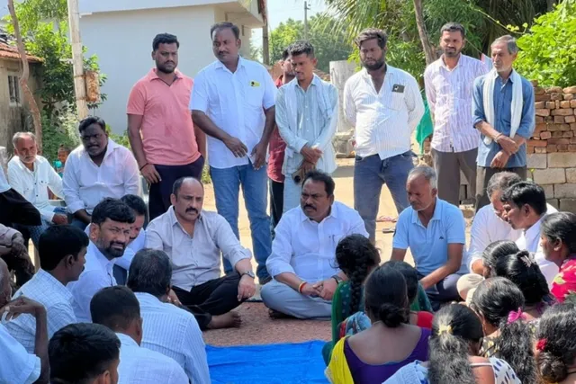 చొప్పదండి: నిషేధిత జాబితా నుంచి తొలగించి పట్టాలు ఇవ్వాలి