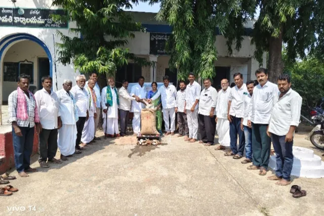 కామారెడ్డి జిల్లాలో వరి ధాన్యం కొనుగోలు కేంద్రాలు ప్రారంభం