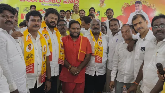 టీడీపీ లో చేరిన మాజీ మున్సిపల్ వైస్ చైర్మెన్