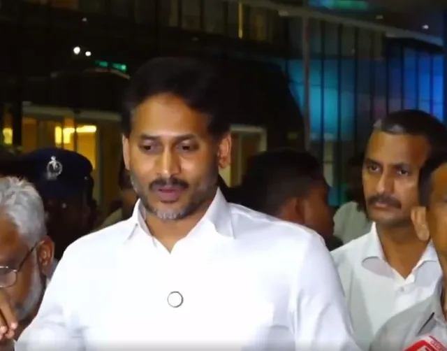 నామినేషన్ల ప్రక్రియను సెంట్రలైజ్ చేయాలి: జగన్