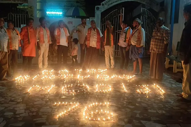 బీజేపీ ఆధ్వర్యంలో ఆశీర్వాద దీపాలు వెలిగించిన కార్యకర్తలు
