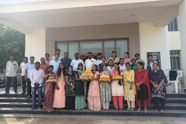 యూనివర్సిటీ పరిధిలోని పీజీ సెంటర్ లో ఘనంగా బతుకమ్మ వేడుకలు యూనివర్సిటీ పరిధిలోని పీజీ సెంటర్ లో ఘనంగా బతుకమ్మ వేడుకలు