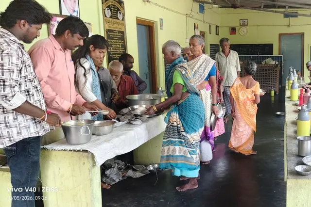 వేపాడ భవనశంకర్  వర్ధంతి సందర్భంగా నిరుపేదలకు అన్నదానం