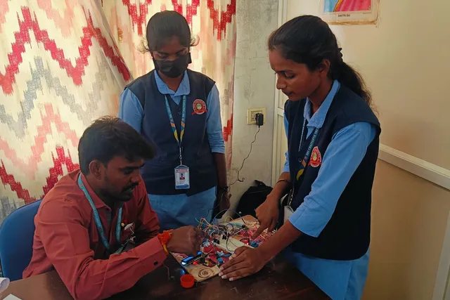 వినూత్న ప్రాజెక్ట్‌తో డిప్లొమా విద్యార్థుల ప్రతిభకు ప్రశంసలు