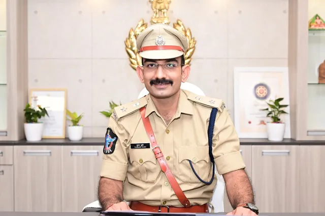 విదేశీయుల వివరాలు ఆన్‌లైన్‌లో నమోదు తప్పనిసరి: ఎస్పీ