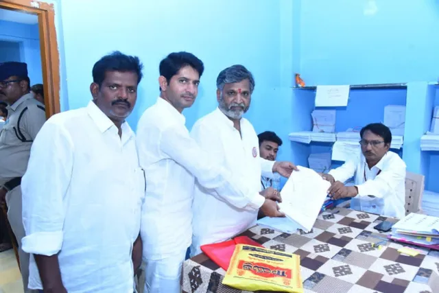 పుట్టపర్తి జడ్పీటీసీ అభ్యర్థిగా చిలకం మధుసూదన్ రెడ్డి నామినేషన్ పుట్టపర్తి జడ్పీటీసీ అభ్యర్థిగా చిలకం మధుసూదన్ రెడ్డి నామినేషన్