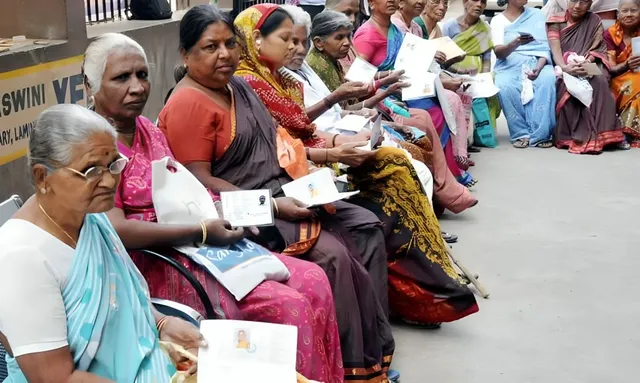 ఏపీ పింఛన్ల పంపిణీలో కొత్త విధానం.. కేంద్ర వాటా నేరుగా ఖాతాలో జమ