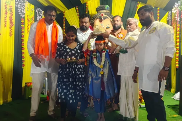 గణపతి లడ్డూను దక్కించుకున్న మల్లేశం యాదవ్
