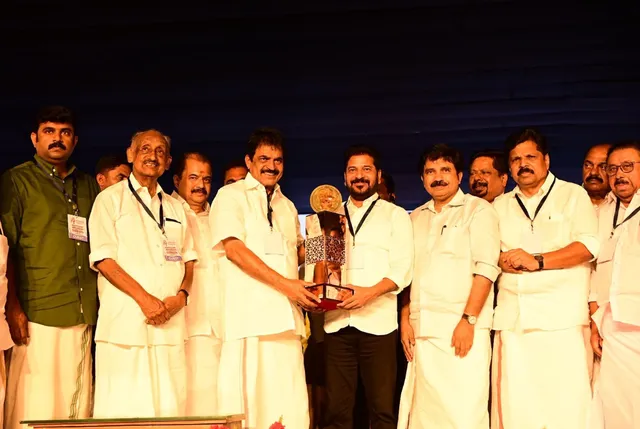 గాంధీ పరివార్ కోసం ప్రాణత్యాగం కూడా చేస్తా: CM రేవంత్ గాంధీ పరివార్ కోసం ప్రాణత్యాగం కూడా చేస్తా: CM రేవంత్