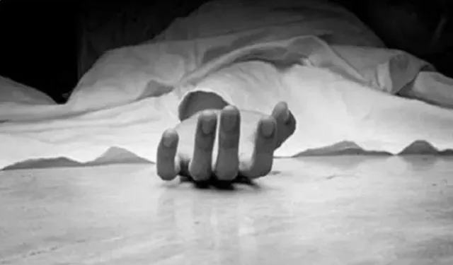 ఇంట్లో ఉరేసుకుని వివాహిత ఆత్మహత్య